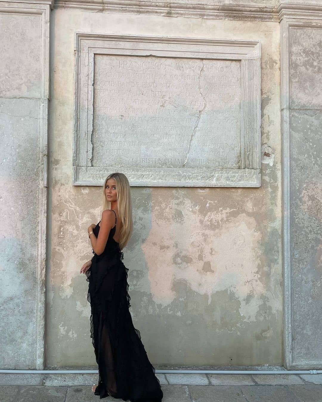 Elegantes Maxikleid mit Rüschen und Spaghettiträgern