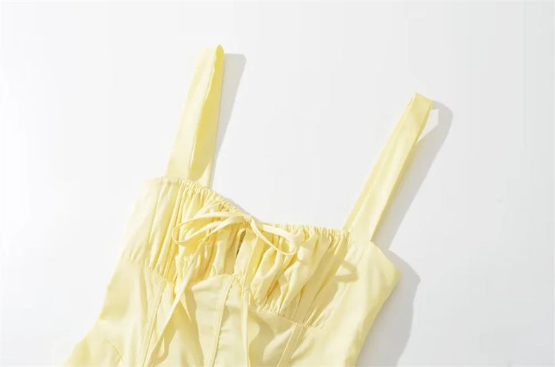 BerlinGlamour Sommerkleid: schmal geschnittenes Überknielanges Kleid mit Rückenausschnitt