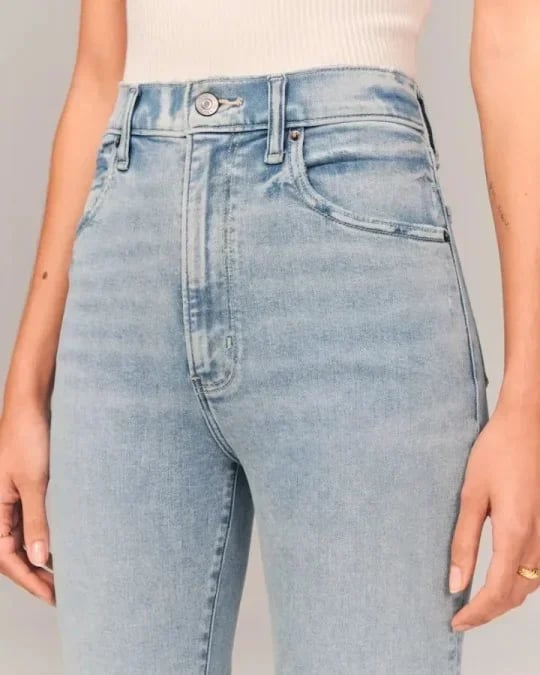 Hohe Frauenjeans Flared Stilvoll Trendy