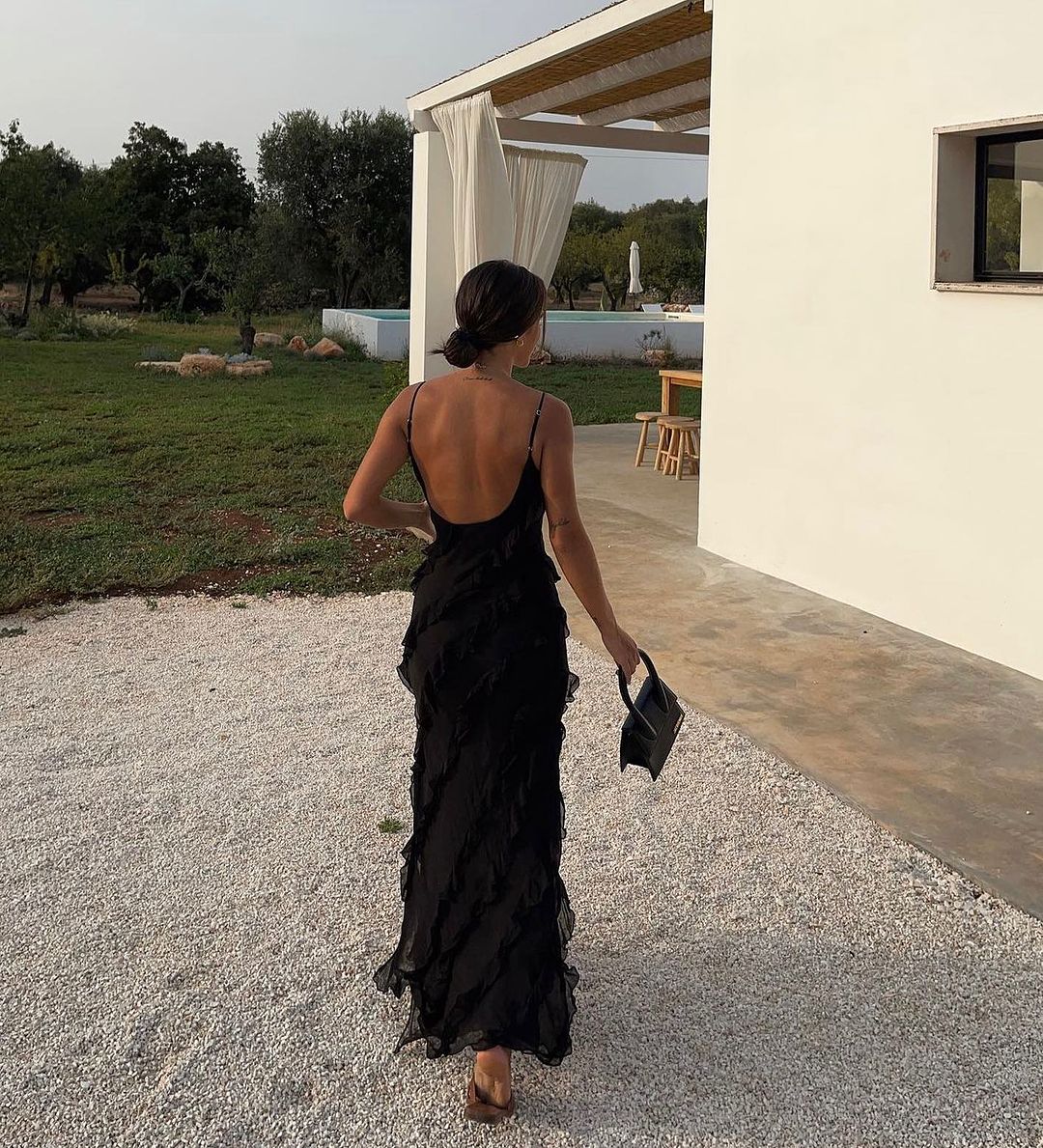 Elegantes Maxikleid mit Rüschen und Spaghettiträgern