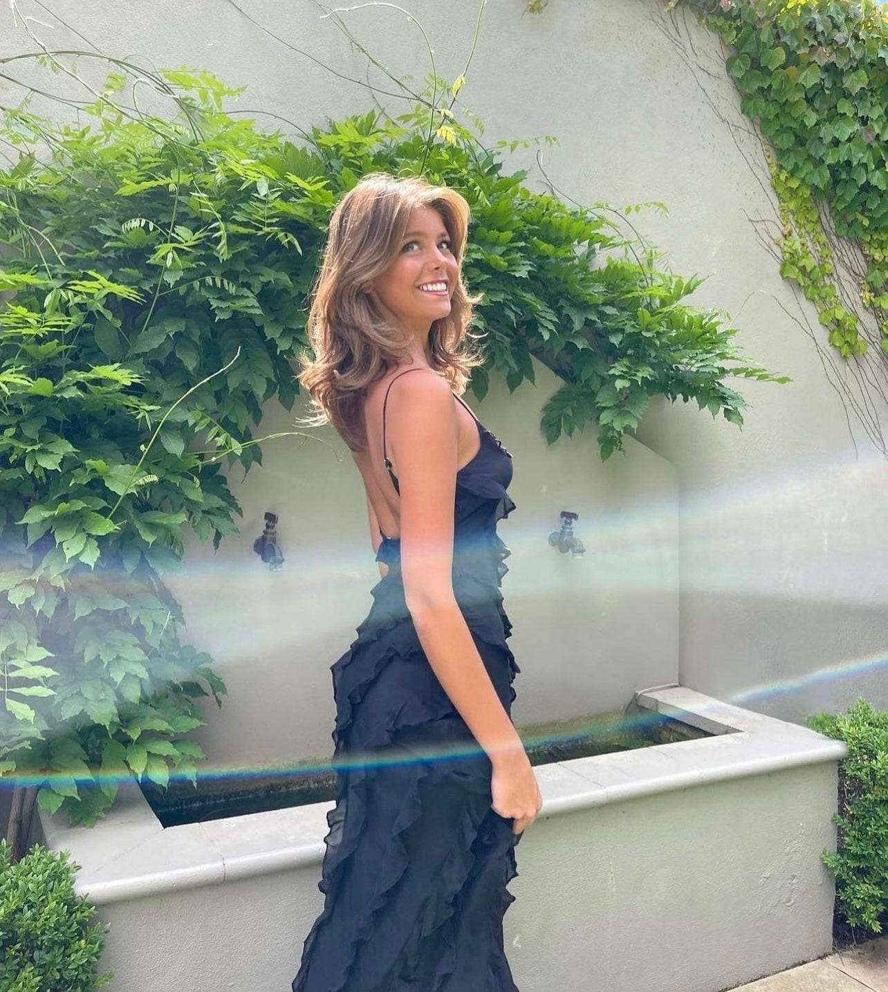 Elegantes Maxikleid mit Rüschen und Spaghettiträgern