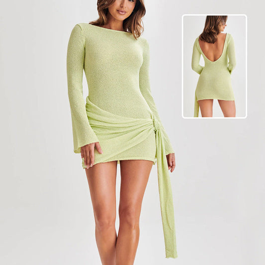 Figurbetontes Minikleid im Y2K-Stil mit V-Ausschnitt von Mandy