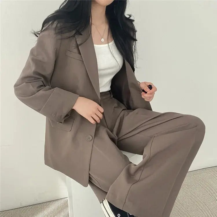 Athena | Einfarbiges Blazer- und gerade geschnittenes Hosen-Set für Damen Zendoo.de