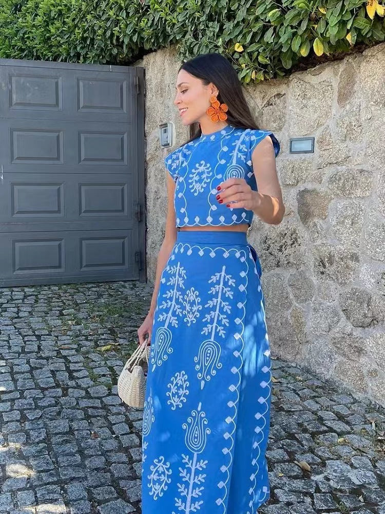 Zweiteiliges Outfit Set mit Crop Top und Wickelrock