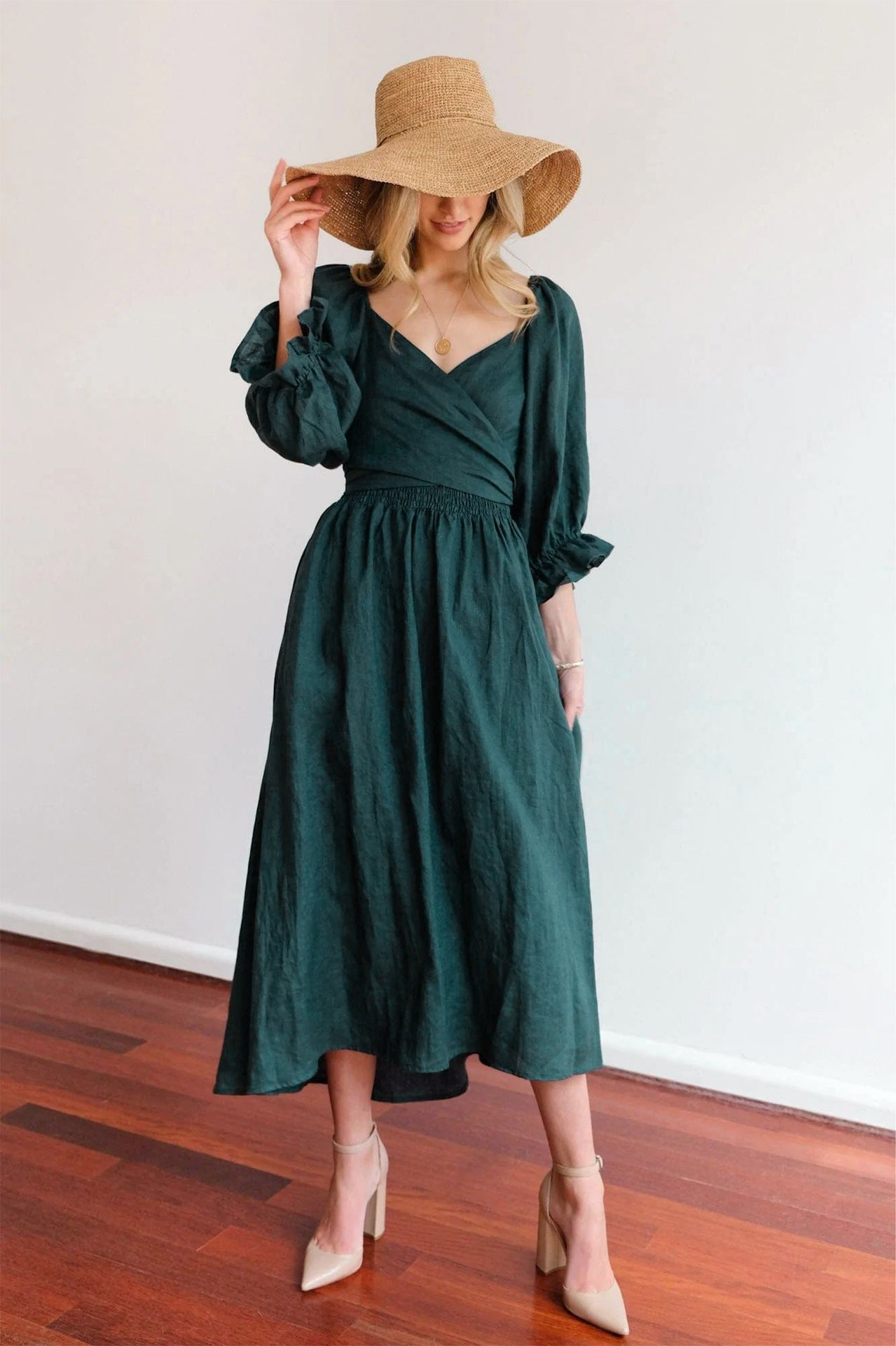 Elegantes Kleid von BerlinGlamour mit Bindegürtel
