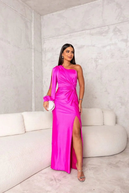 Elegantes One-Shoulder Satinkleid mit Schlitz und Drapierung