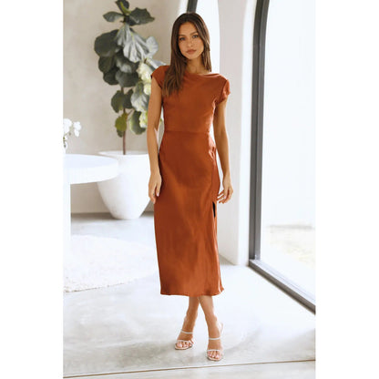 BerlinGlamour Kurzarmkleid mit Twist-Detail und Hohlsaum