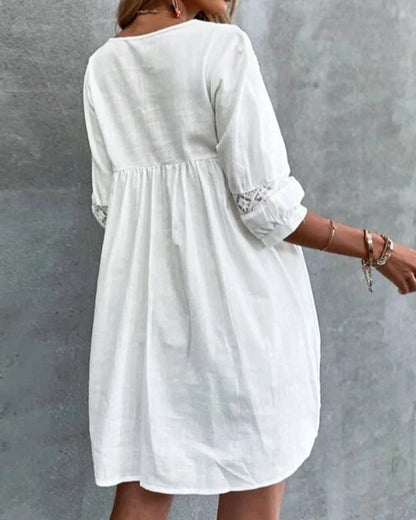 Elegantes Spitzenkleid mit V-Ausschnitt und 3/4 Armen
