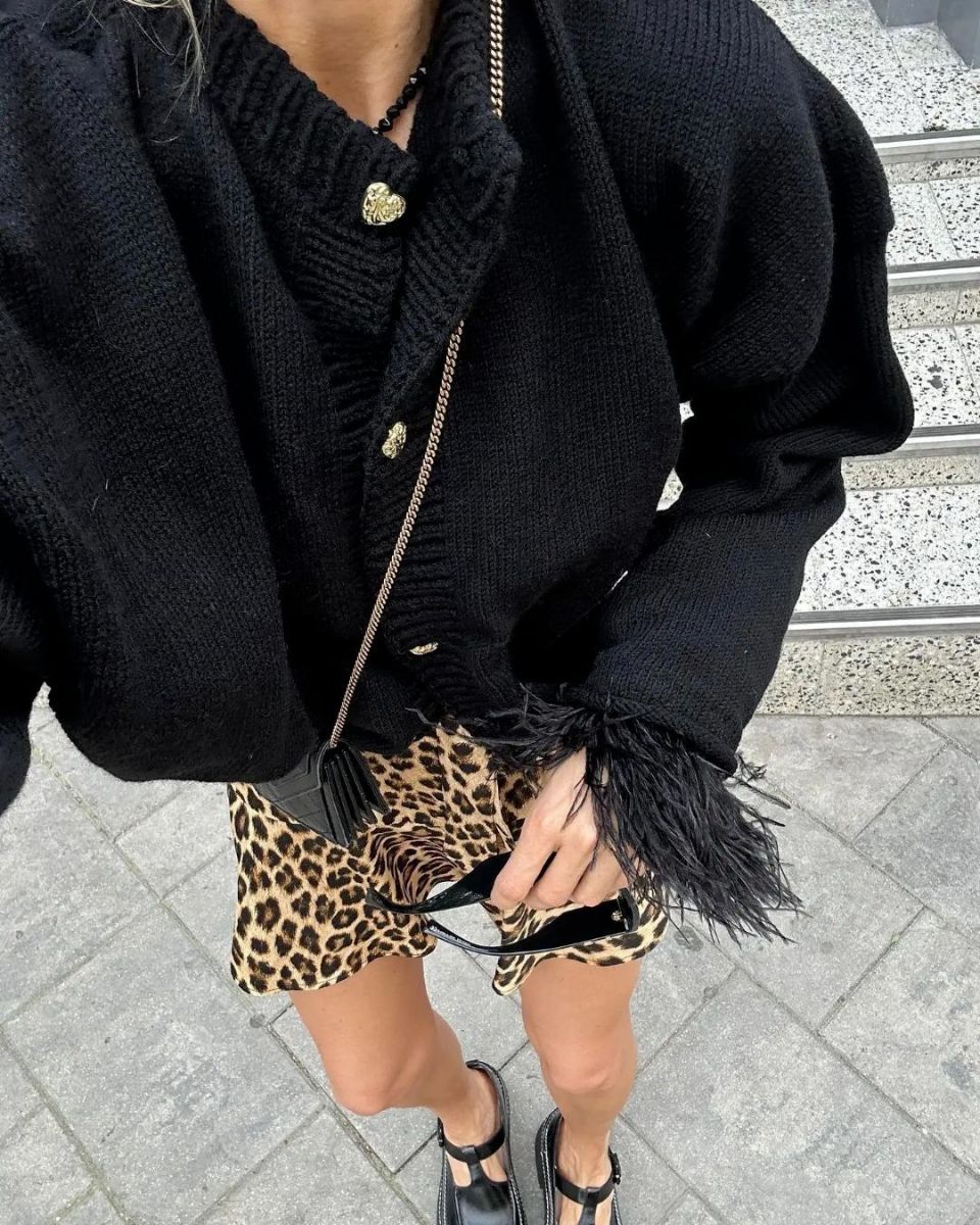 Strickjacke Damen mit Knöpfen und Puffärmeln