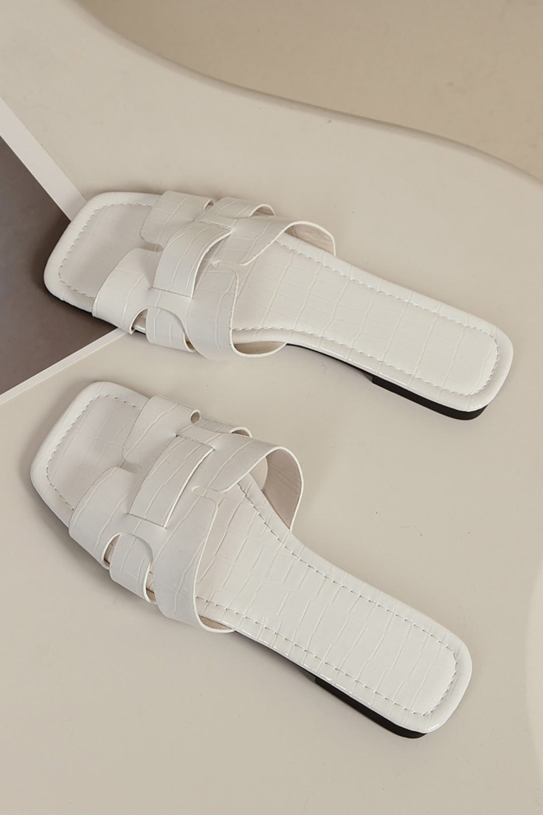 Weiße Slides Kroko Optik Dame Schuhe - BerlinGlamour