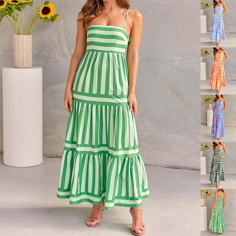 Modisches gestreiftes Maxikleid mit Taschen von BerlinGlamour: Quadratischer Ausschnitt, Rückenfrei, ideal für den Strandurlaub.