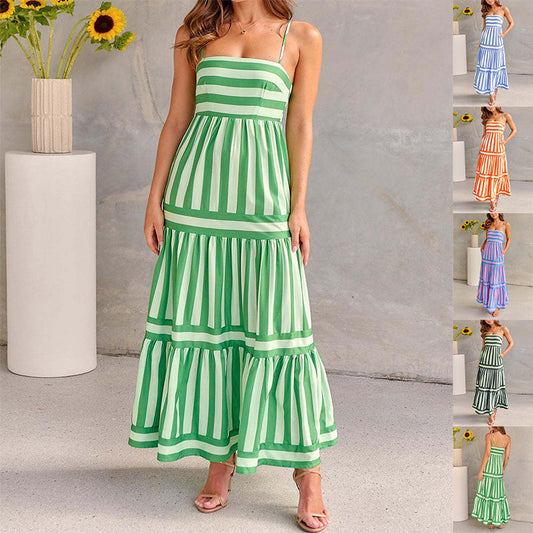 Modisches gestreiftes Maxikleid mit Taschen von BerlinGlamour: Quadratischer Ausschnitt, Rückenfrei, ideal für den Strandurlaub.