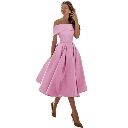 Satin-Partykleid von BerlinGlamour: modisch, lässig, trägerlos