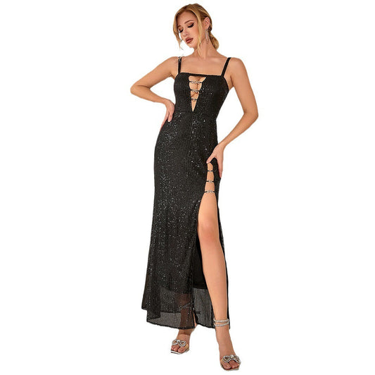 Elegantes Abendkleid mit hohem Beinschlitz und Pailletten von BerlinGlamour