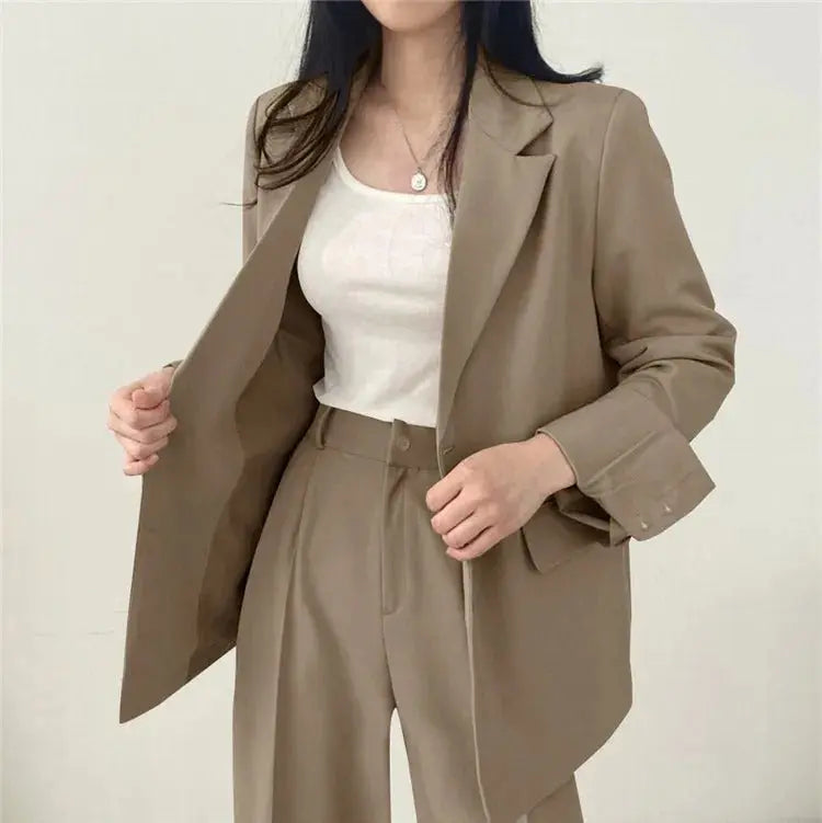 Athena | Einfarbiges Blazer- und gerade geschnittenes Hosen-Set für Damen Zendoo.de