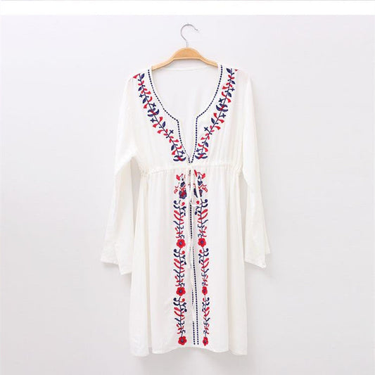 Boho-Strandkleid mit Stickerei und langen Ärmeln von BerlinGlamour