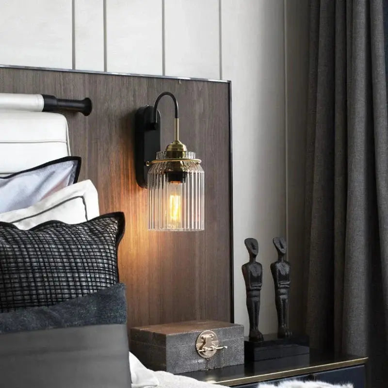 HeritageIllume - Vintage wandlamp met geribbelde glazen kap Zendoo.de