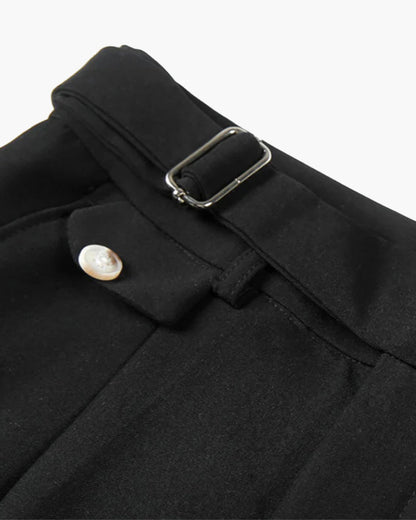 Maßgeschneiderte Plisseeshorts mit Seitenschnallen Elegant