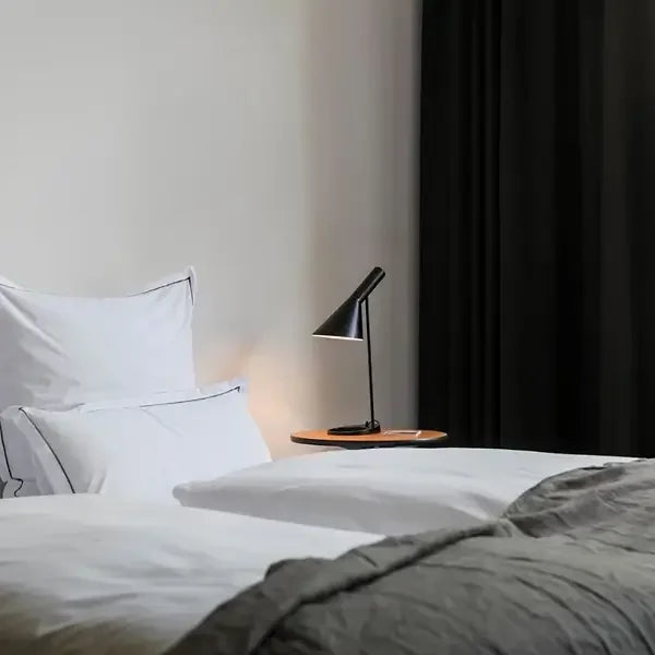Moderne LED Tischlampe Elegante Minimalistisch