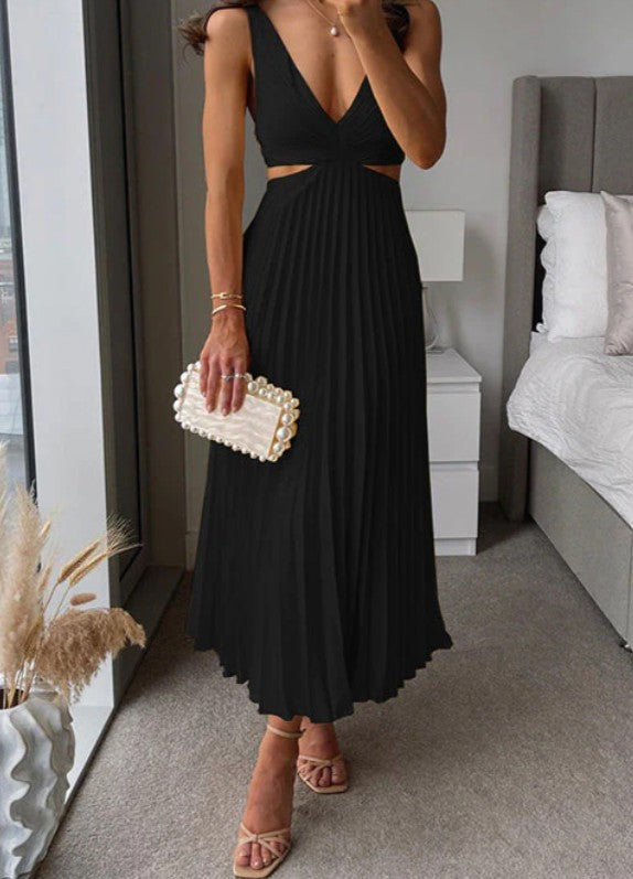 Faltenkleid mit V-Ausschnitt, offenem Rücken und Trägern von BerlinGlamour