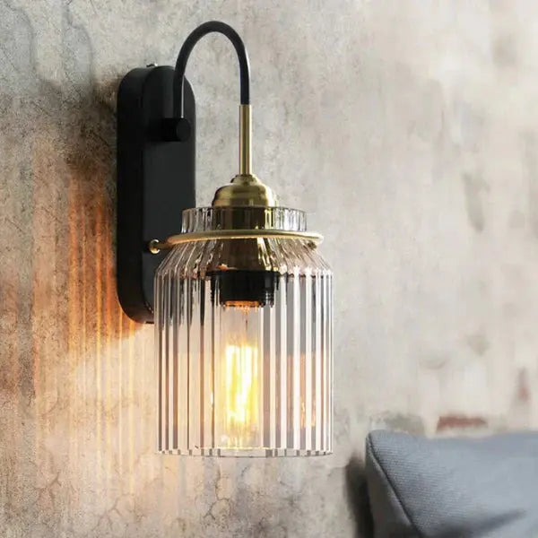 Vintage Wandlampe mit gerippter Glasabdeckung - BerlinGlamour