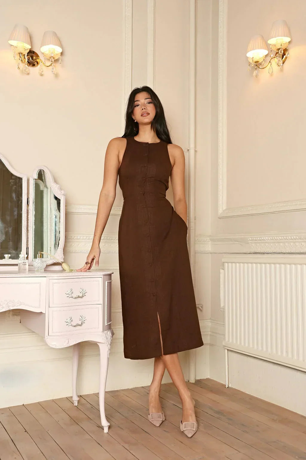 Braunes Leinenkleid Ärmellos Damen Midikleid Figurbetonter Stil - BerlinGlamour