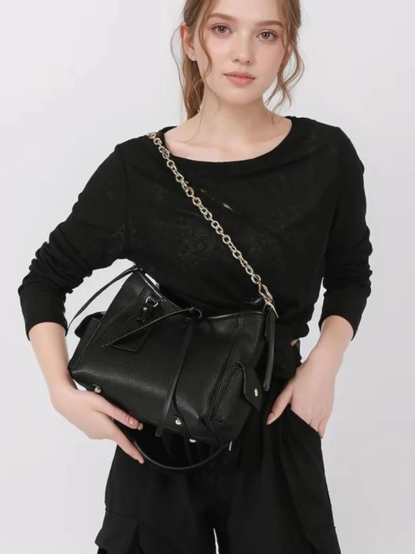 Leder Schultertasche mit Kettenakzent Echtleder Schwarz