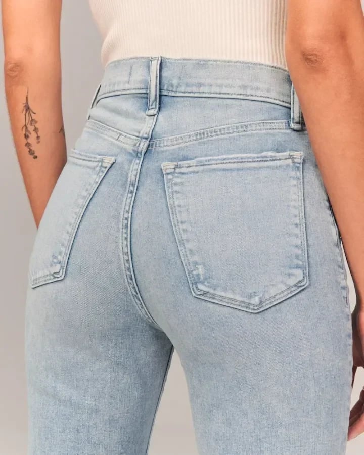 Hohe Frauenjeans Flared Stilvoll Trendy