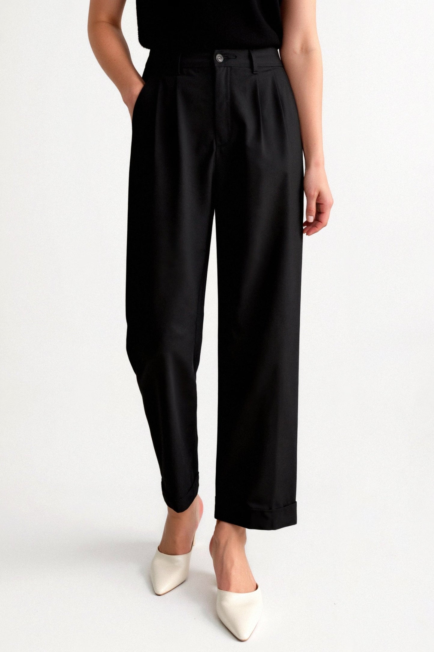 Damenhose Slim Fit mit Bundfalten und Umschlag