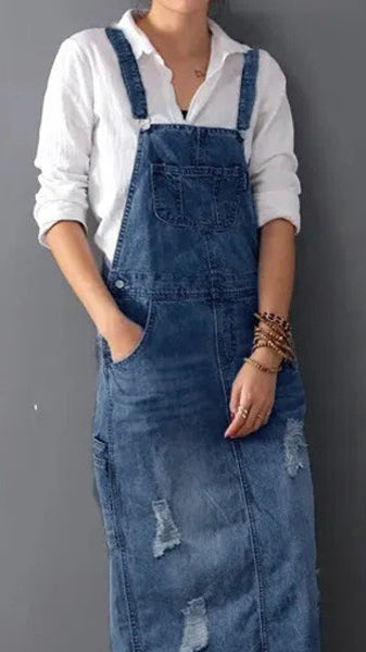 Modernes Denim-Latzkleid von BerlinGlamour