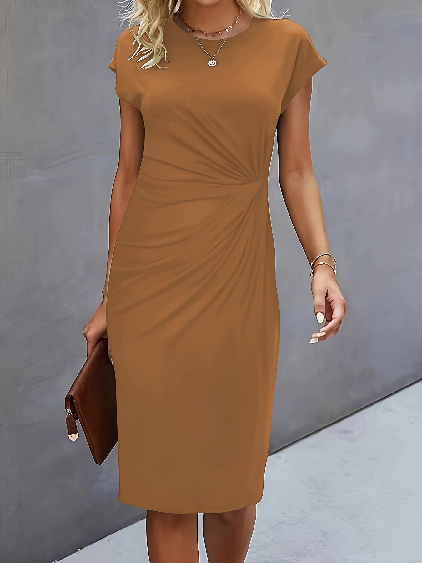 Elegantes Damenkleid mit Knotenbund und Röcken