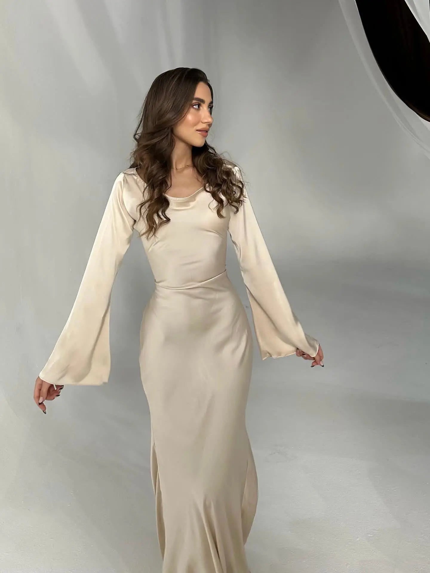 Elegantes Maxi-Kleid Langärmlig Für Damen - BerlinGlamour