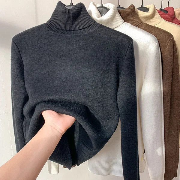Fleece-Pullover mit Rollkragen von BerlinGlamour
