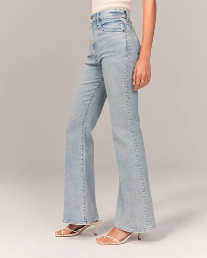 Hohe Frauenjeans Flared Stilvoll Trendy