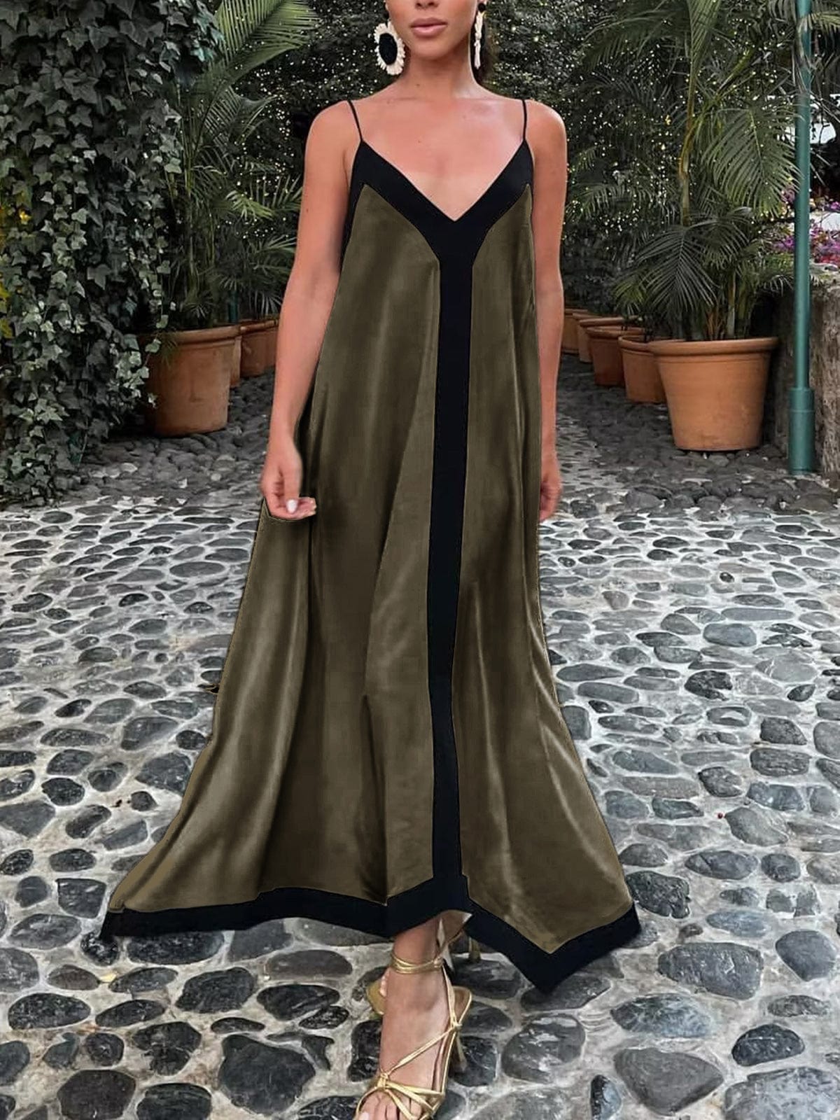 Langes V-Ausschnitt Maxi-Kleid mit Kontrastdetails Modern
