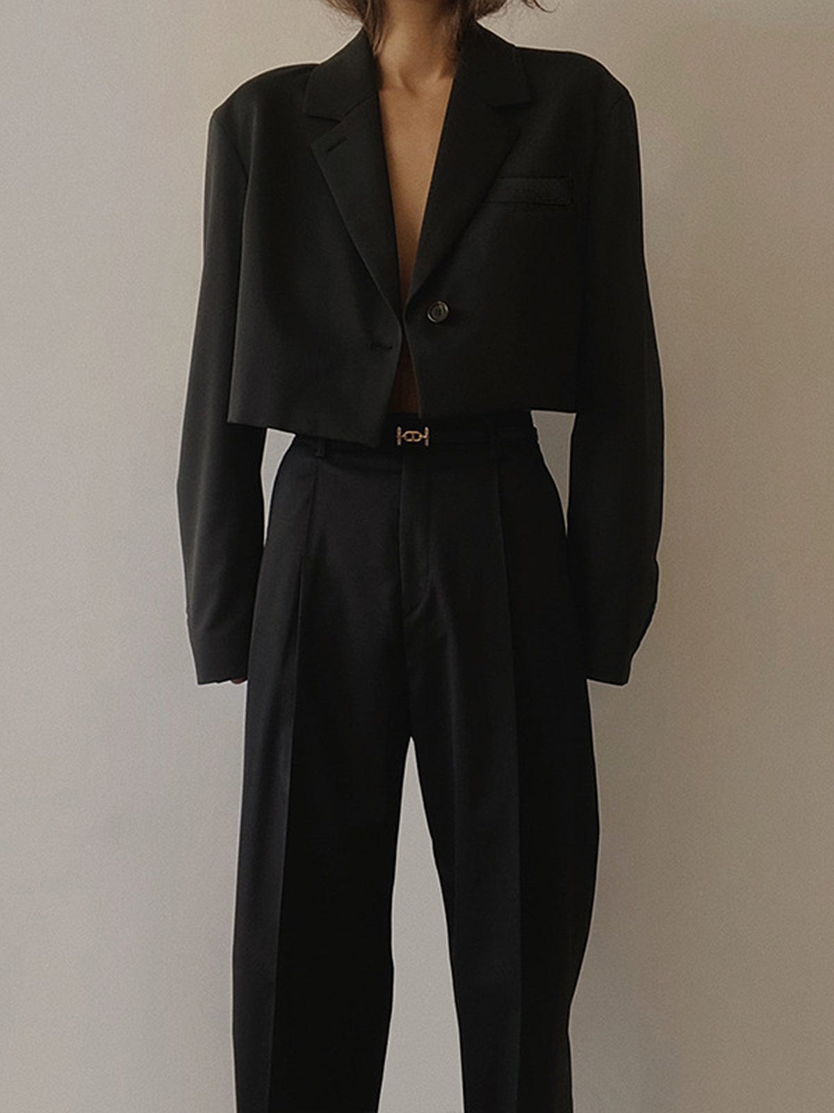 Schwarzer Damen Blazer Cropped Büroanzug Modern - BerlinGlamour