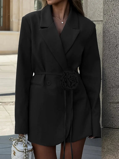 Eleganter Damenblazer mit Gürtel und Rosenmuster - BerlinGlamour