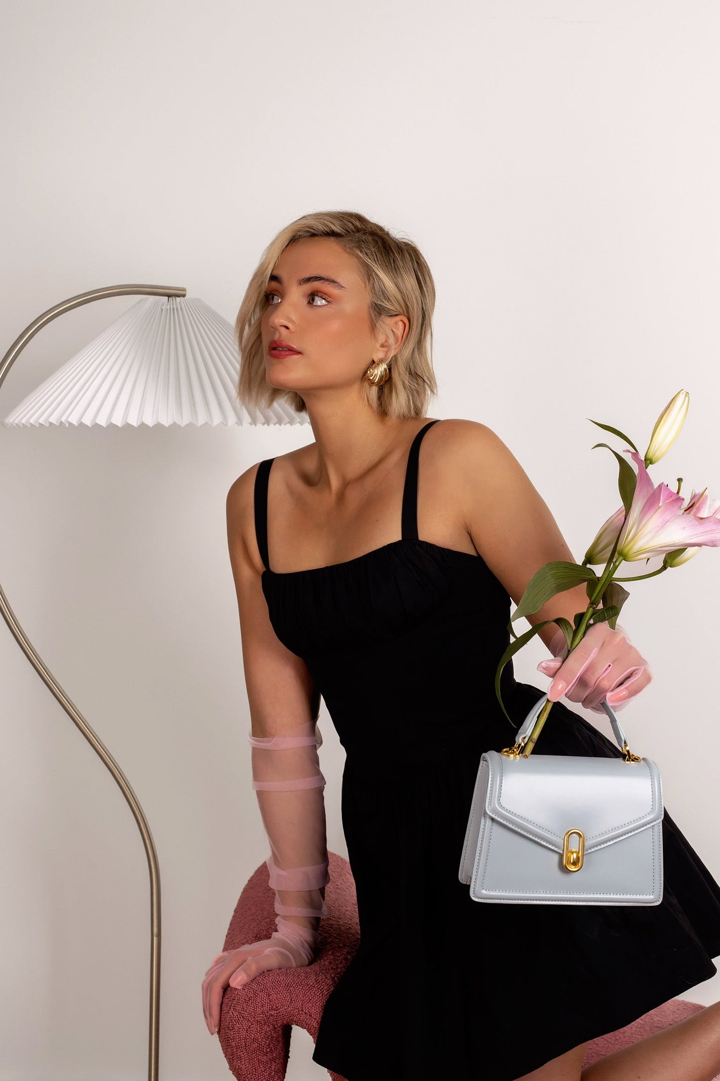 Elegante Damenhandtasche mit Top-Handle und Gold-Verschluss