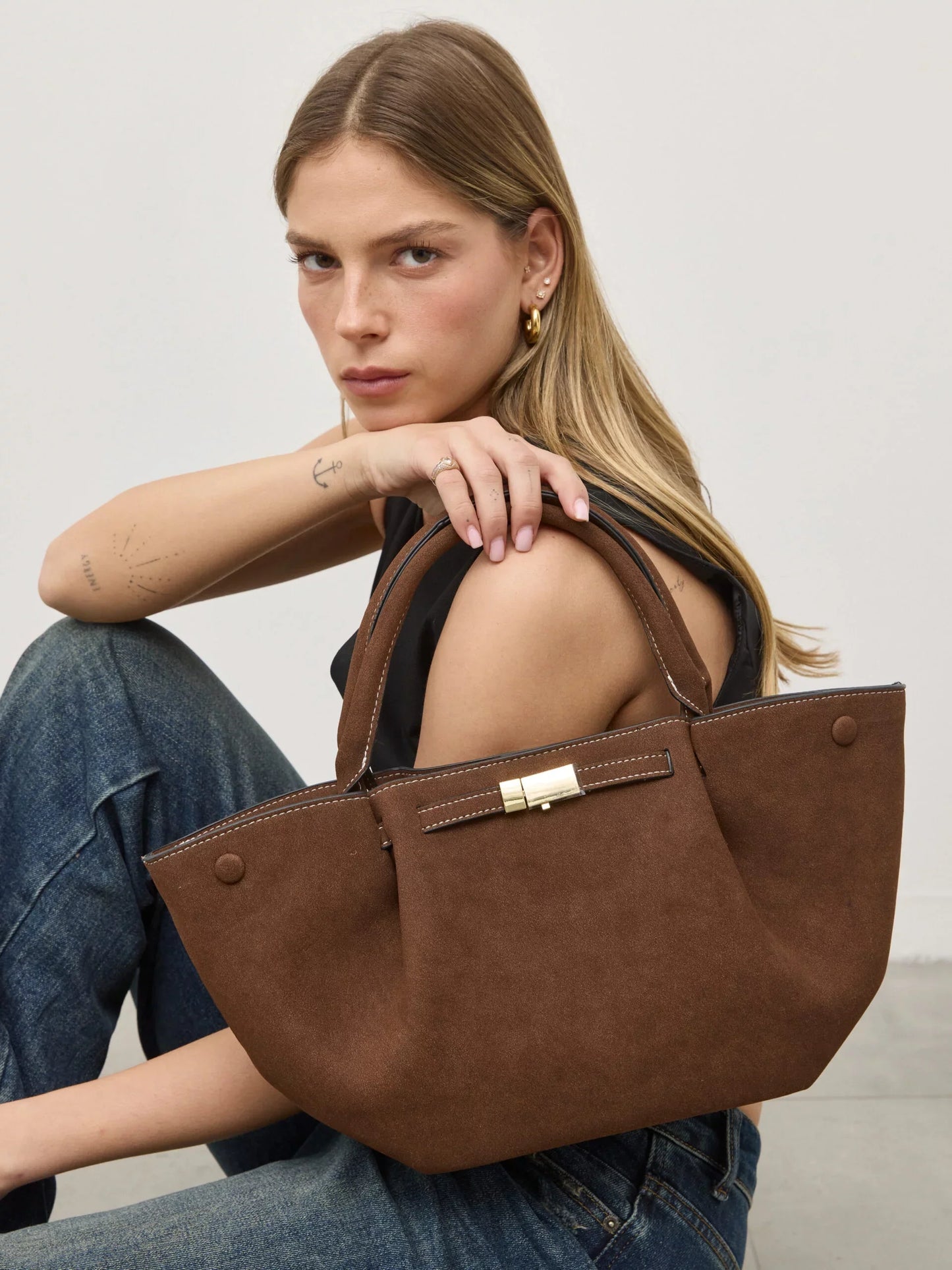 Braune Leder Tote Bag Damen mit Schulterriemen Gold