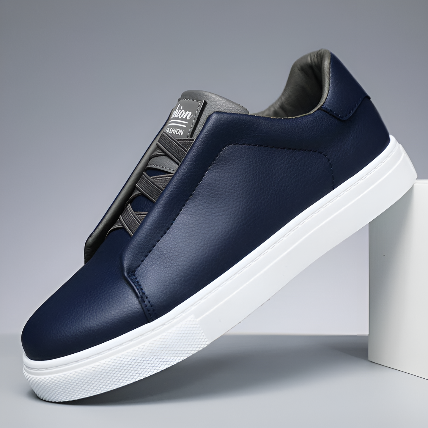 Weißer Herrensneaker Leder Hochwertig Elegent
