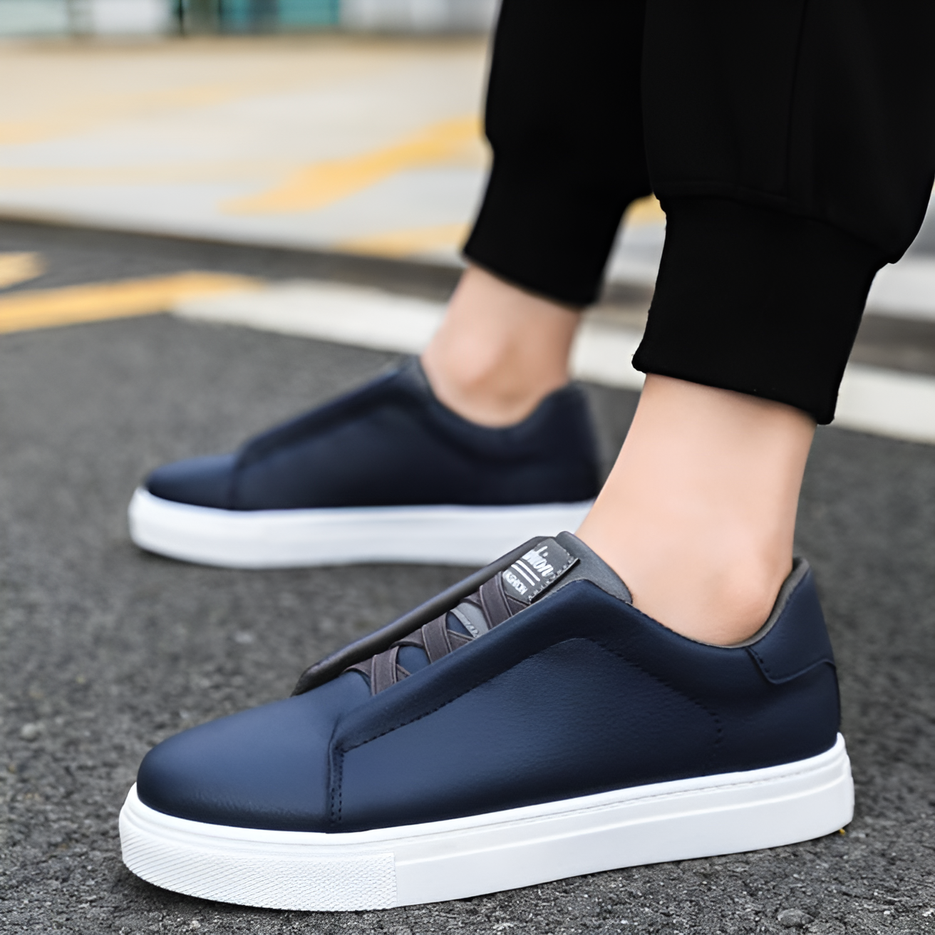 Weißer Herrensneaker Leder Hochwertig Elegent