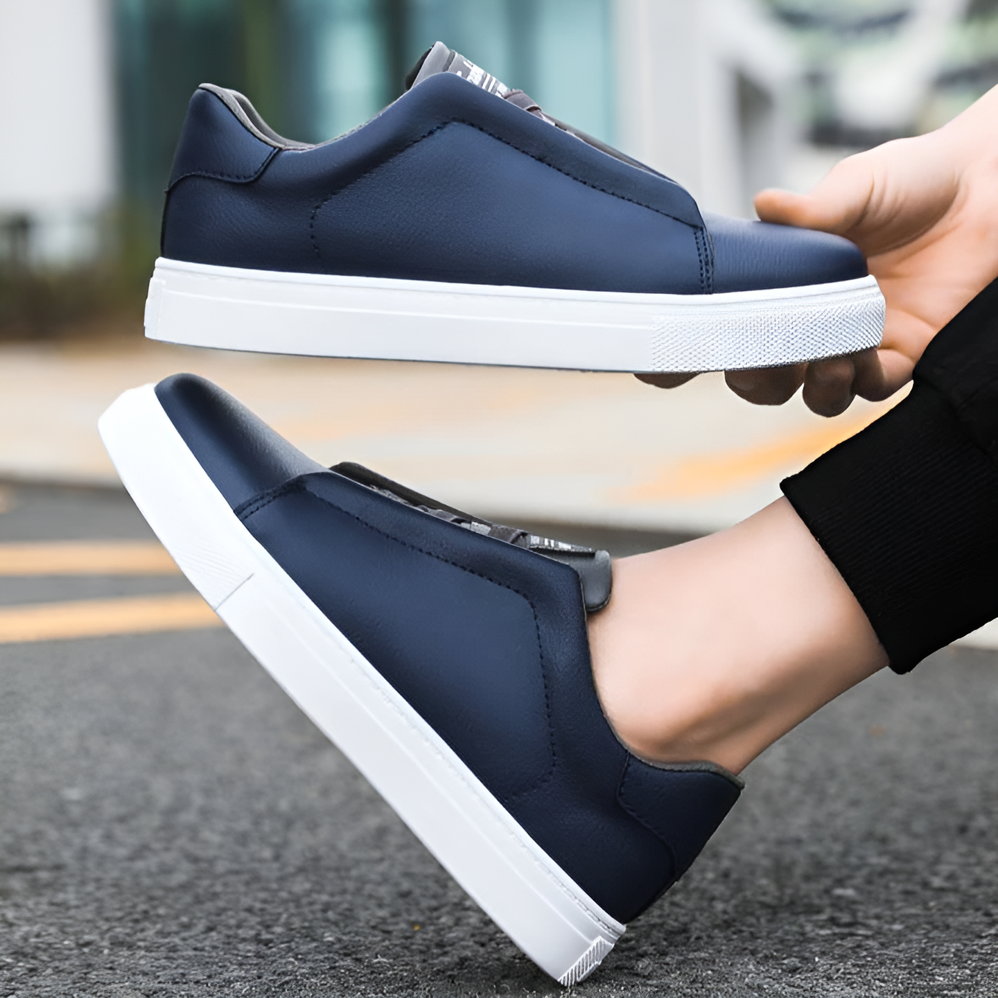 Weißer Herrensneaker Leder Hochwertig Elegent