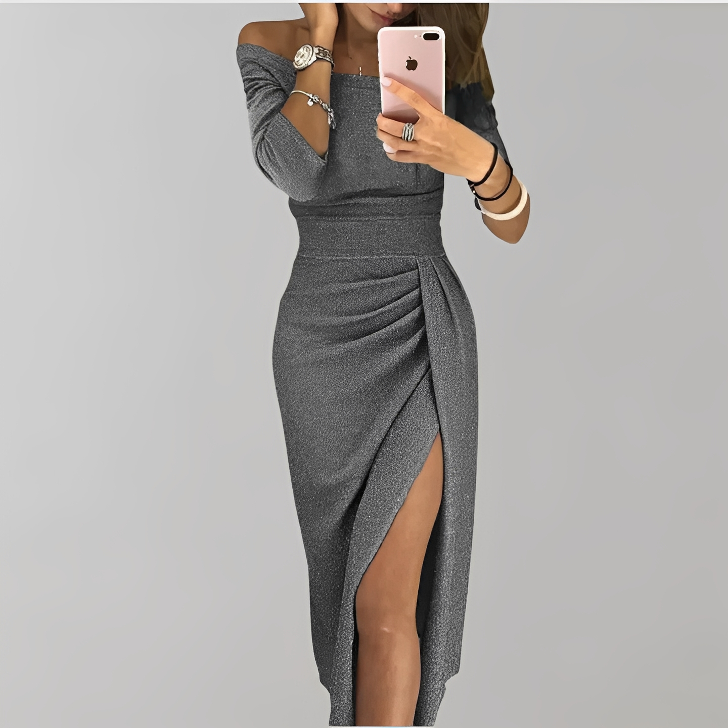 Elegantes Damenkleid mit Schlitz und Röhrenärmeln