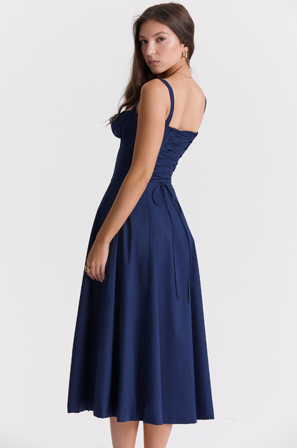Elegantes Frauen Midikleid Mit Trägern und Röcken