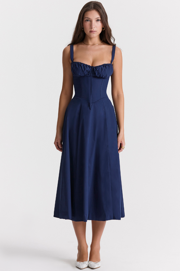 Elegantes Frauen Midikleid Mit Trägern und Röcken