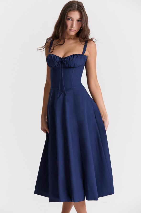 Elegantes Frauen Midikleid Mit Trägern und Röcken