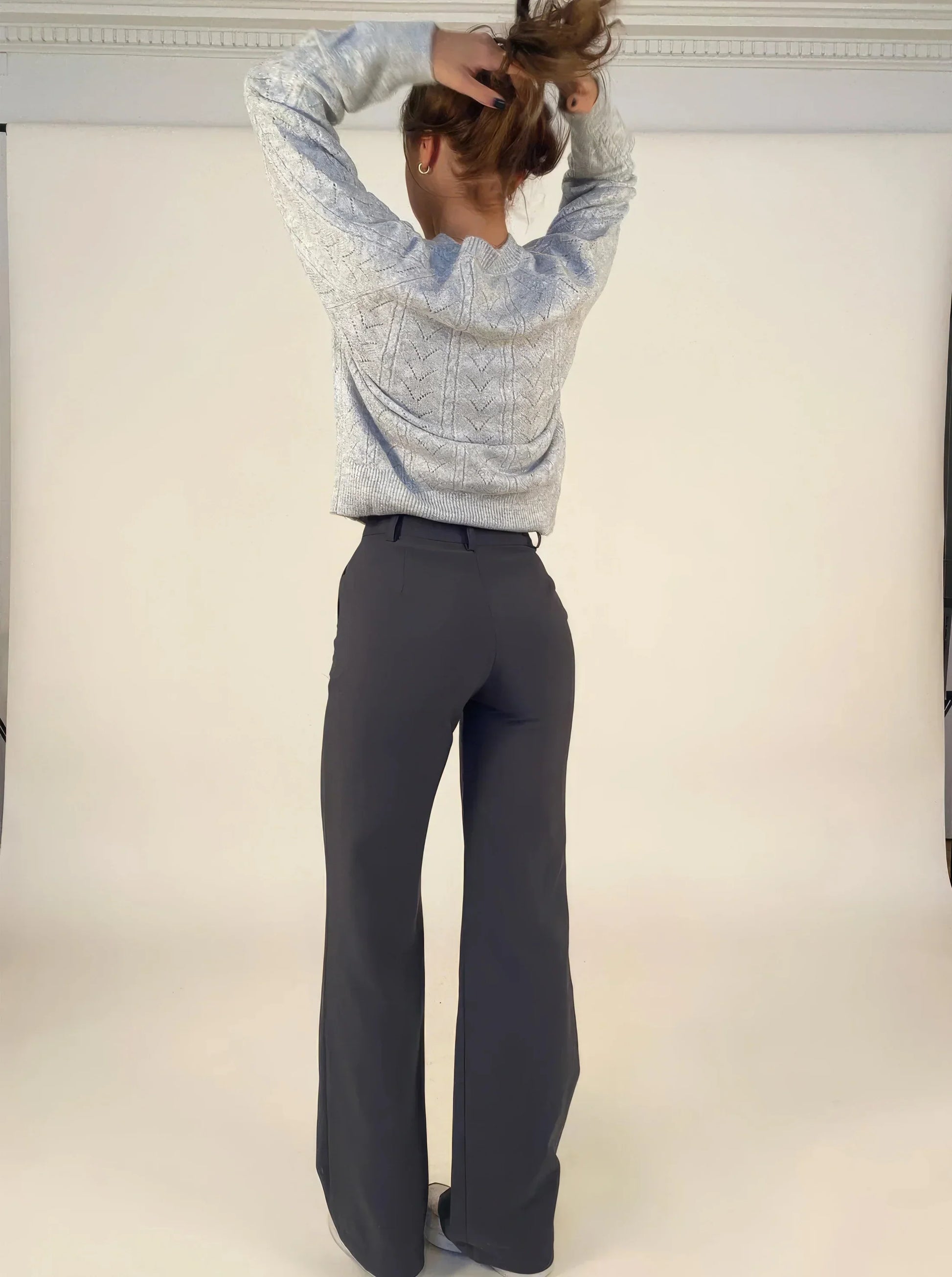 Dunkelgraue High Waist Hose mit weitem Bein – elegante Stoffhose für Damen