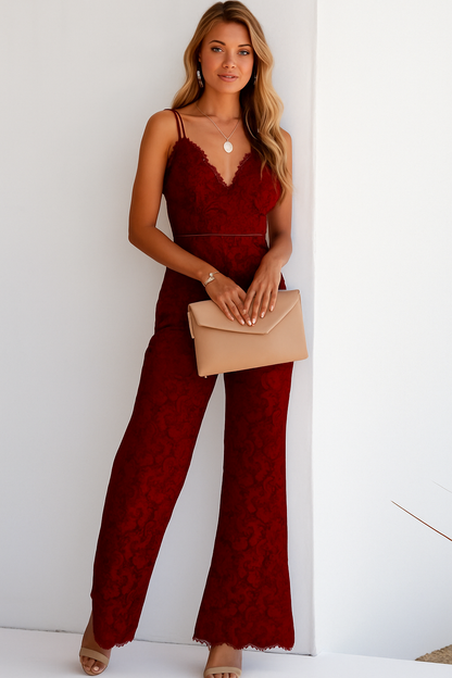 Stilvoller Jumpsuit mit Spitze für Abendveranstaltungen