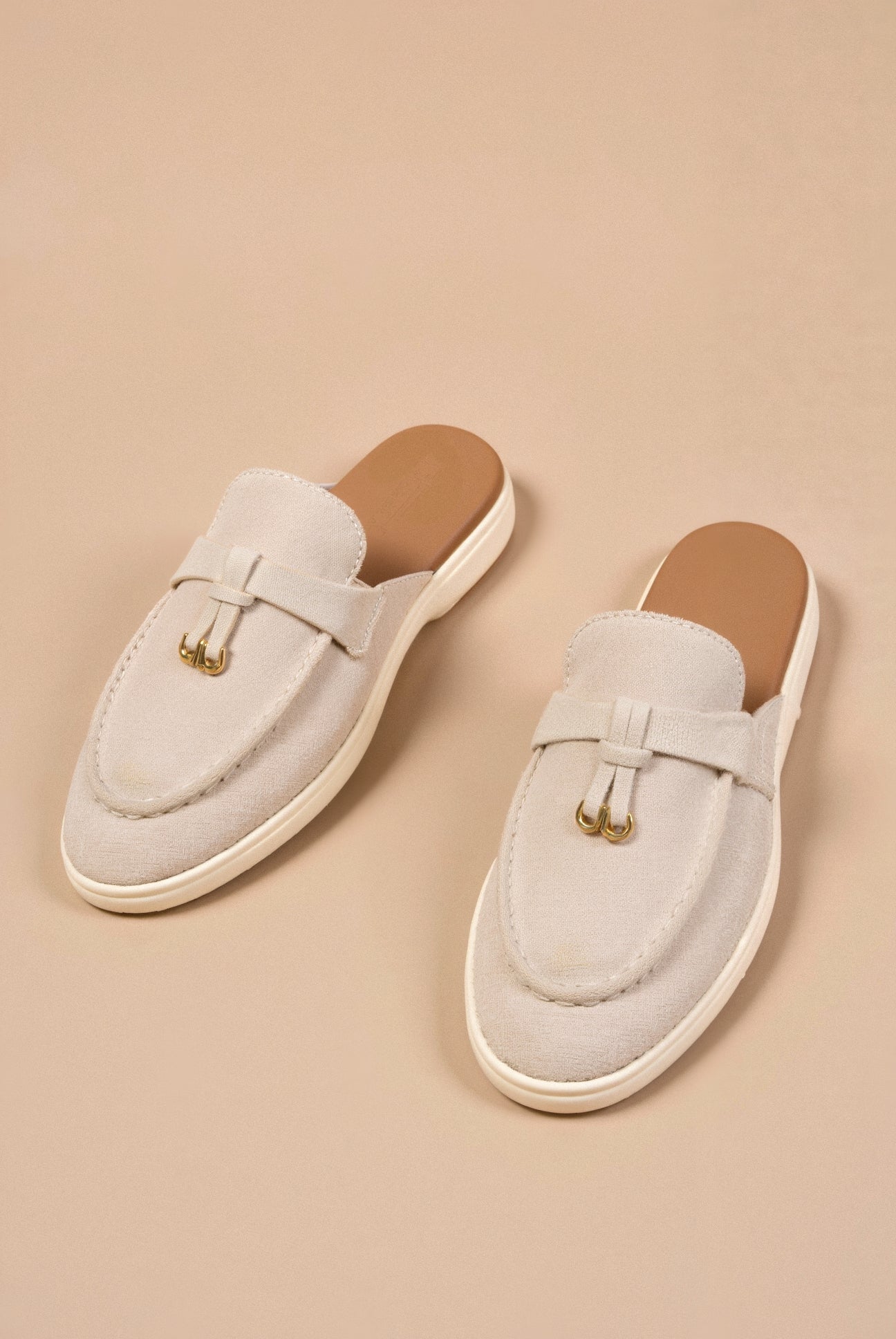 Elegante Beige Loafers mit Gold Akzenten Komfortabel