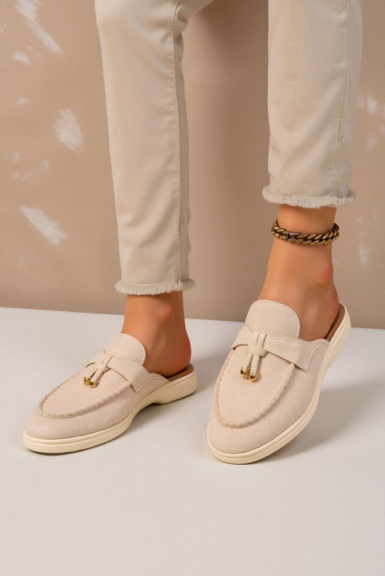 Elegante Beige Loafers mit Gold Akzenten Komfortabel